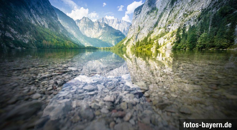 Der malerische Obersee im Berchtesgadener Land oberhalb des Königssees gelegen. Blick vom Südufer des Obersees