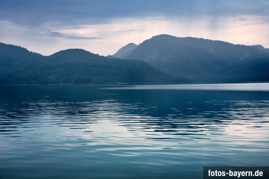 Der Walchensee, mitten in den Bayerischen Voralpen gelegen, ist einer der tiefsten und größten Alpenseen in Deutschland